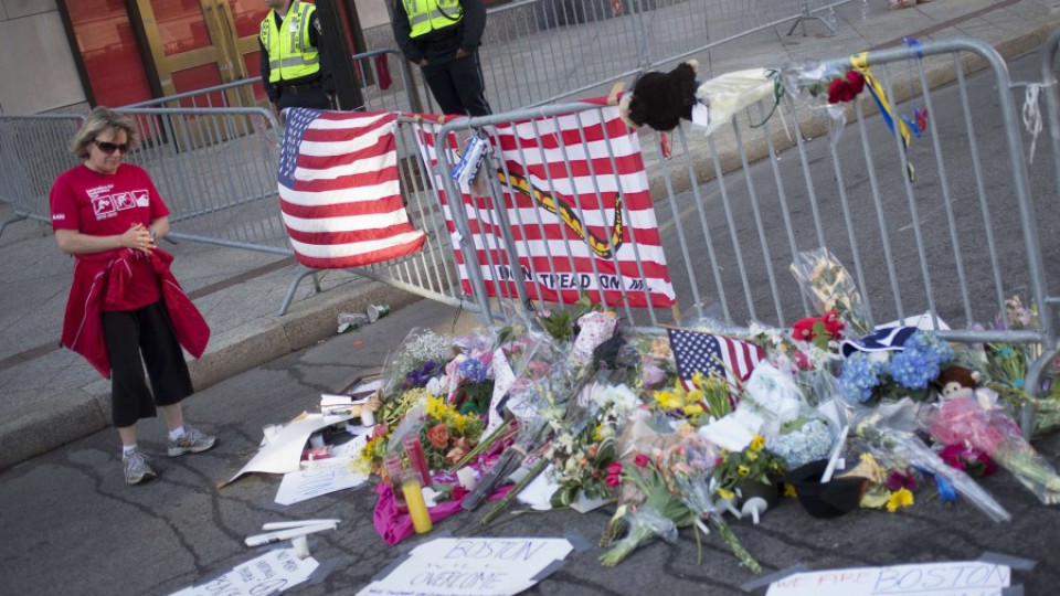 „Бостън глоуб": Единият атентатор е арестуван | StandartNews.com