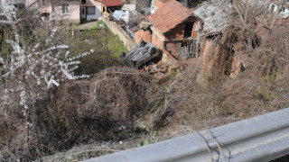 Синове на селски кмет в меле заради политика