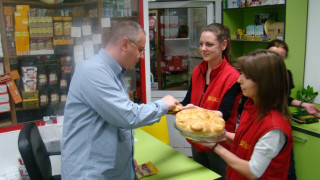Посрещат Станишев в Павликени с хляб и сол