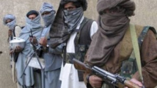 Терористи застреляха шестима афганистанци, докато спят