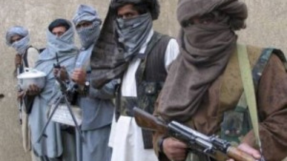 Терористи застреляха шестима афганистанци, докато спят | StandartNews.com