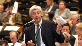 Брюксел засега няма да отстранява директора на ОЛАФ