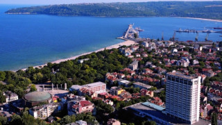 Сигнал за бомба затвори община Варна