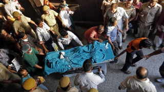 Двама загинали и 16 ранени след срутена болница в Индия