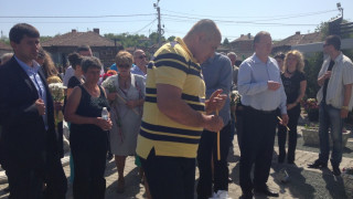 Възрастна жена благодари на Борисов за ремонта на пътя в Симеоновград