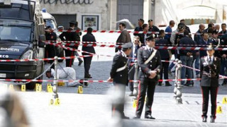Стрелба пред кабинета на премиера на Италия