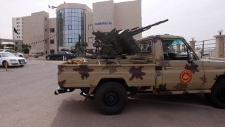 200 мъже с картечници заплашват министерство на Либия