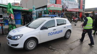 Пийнало момиче скочи в движение от микробус