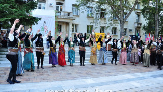 700 танцьори люлеят Враца
