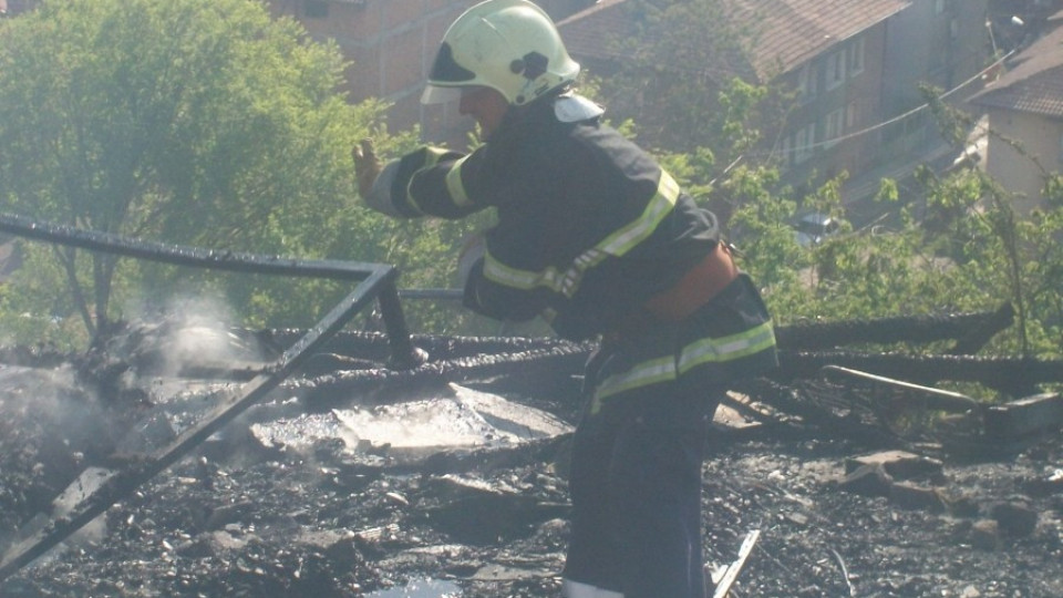 Ромска барака изгоря до основи | StandartNews.com