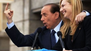 Италиански министър падна заради гей скандал