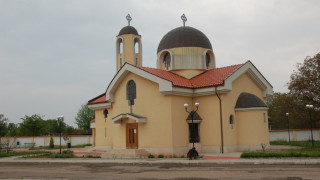 Дометиан отслужи божествена света литургия в храма на Бойчиновци