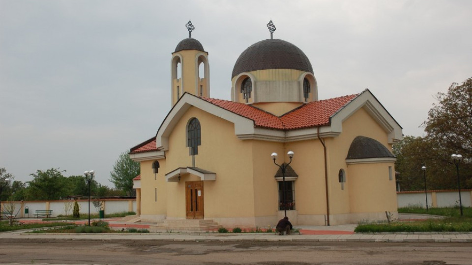 Дометиан отслужи божествена света литургия в храма на Бойчиновци | StandartNews.com