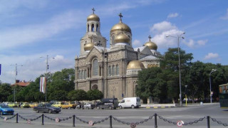 Лиляна Павлова с щерка си на военен парад