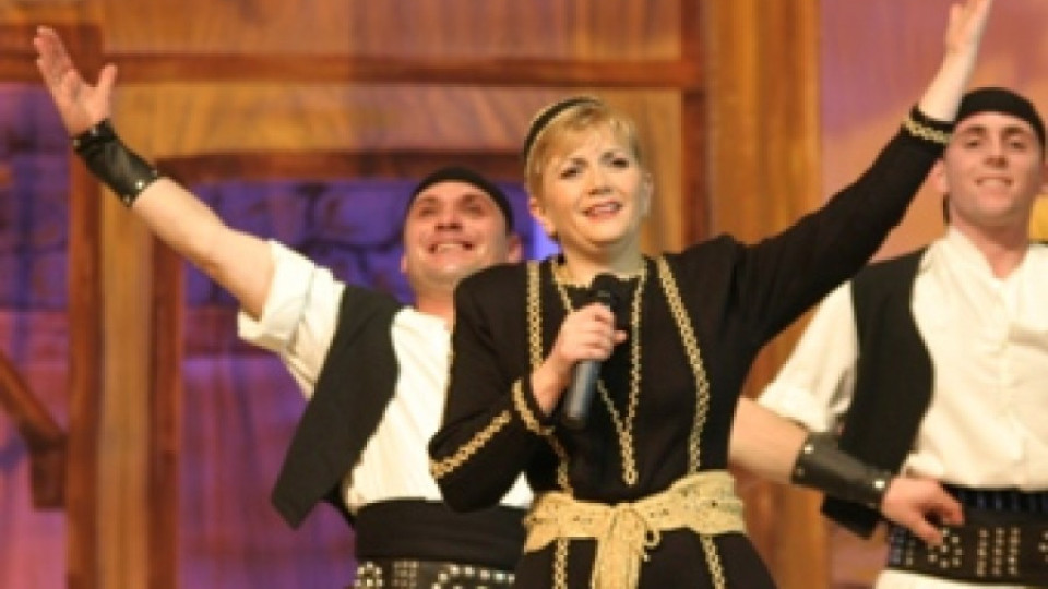 Николина Чакърдъкова пее в подкрепа на БСП | StandartNews.com