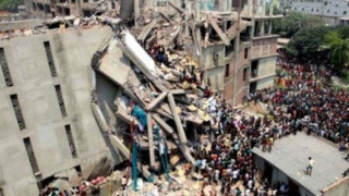 Жертвите на срутената сграда в Дака станаха 750