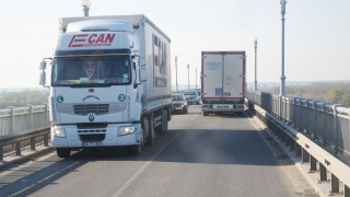 Превозвачи протестират на българо-турската граница