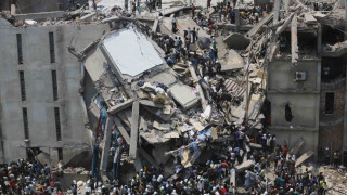 Откриха оцеляла жена след срутена сграда в Дака 