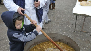 Християни и мюсюлмани празнуват с един курбан