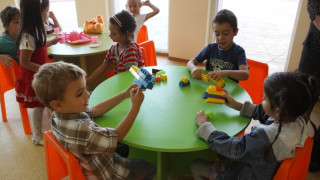 600 хлапета без забавачка в Бургас