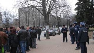 Осъдиха полицай за рекет на тракторист