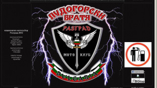 Рокери стягат беден младеж за бал