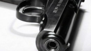Длъжник извади пистолет срещу кредитор