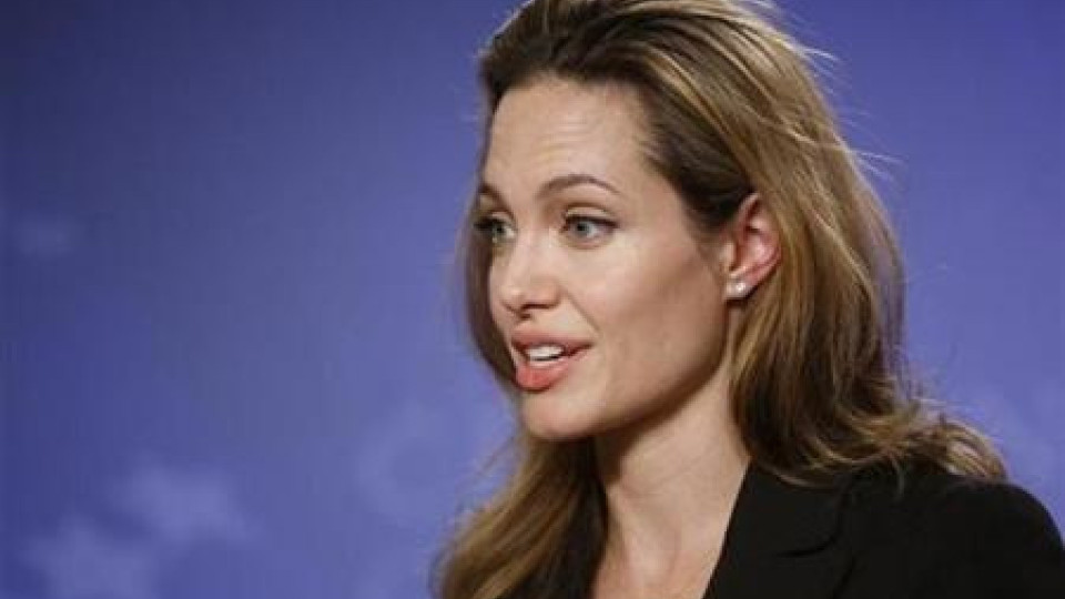 Анджелина Джоли се подложи на двойна мастектомия | StandartNews.com