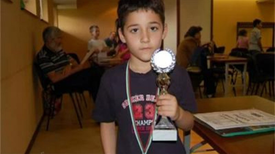 Българче на 9 г. стана световен шампион по шахмат | StandartNews.com