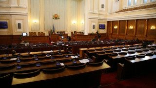 Патриархът благославя депутатите