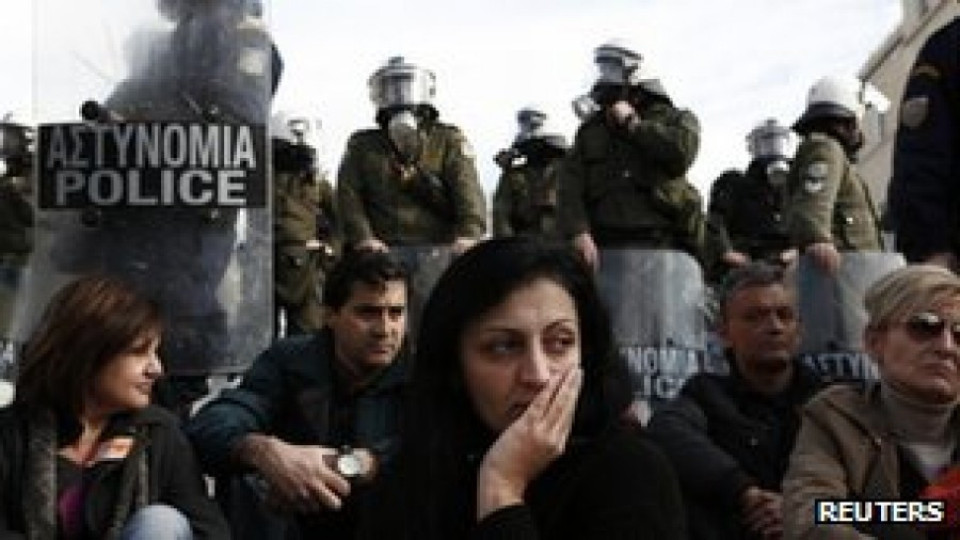"Фич" повиши кредитния рейтинг на Гърция | StandartNews.com