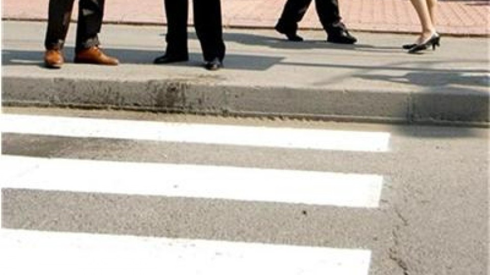 Велосипедист уцели и рани пешеходец | StandartNews.com