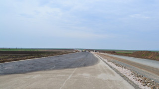 Приключи 2/3 от рехабилитацията на две пътни отсечки в Кърджалийско