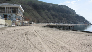 Сезонът започва без стопани на плажове в Добричко