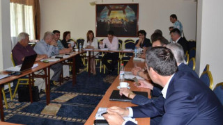 Кметовe аплодират „Новите траки”