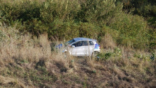 Младеж падна в пропаст с колата си