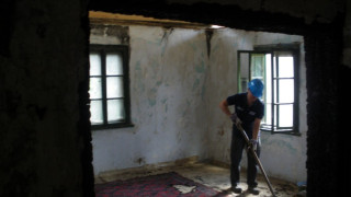 Година след труса Перник е в руини