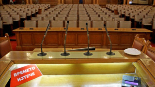 ЦИК обсъжда отказа на двамата депутати