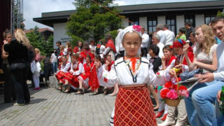 С песни, танци и гозби стартира летният сезон в Банско