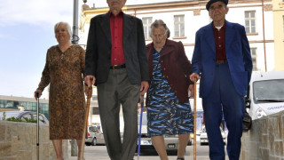 Пенсионери се венчаха в старчески дом