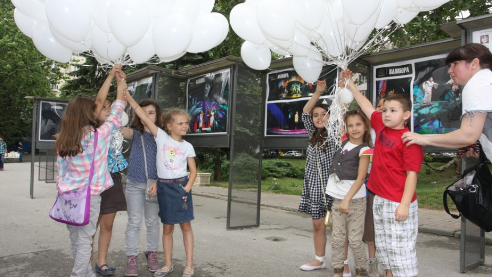 Двеста бели балона над София за 200 години от рождението на Вагнер | StandartNews.com