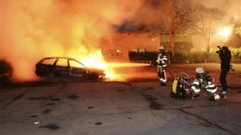 Размирици обхванаха предградия на Стокхолм | StandartNews.com