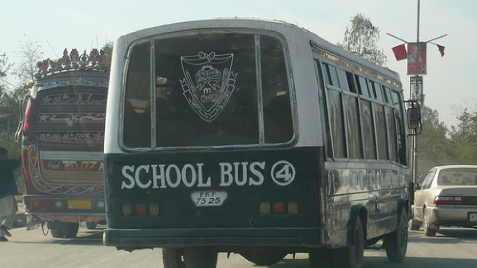 Деца загинаха при взрив на газова бутилка в училищен автобус | StandartNews.com