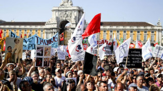 Хиляди излязоха на протест срещу правителството в Лисабон