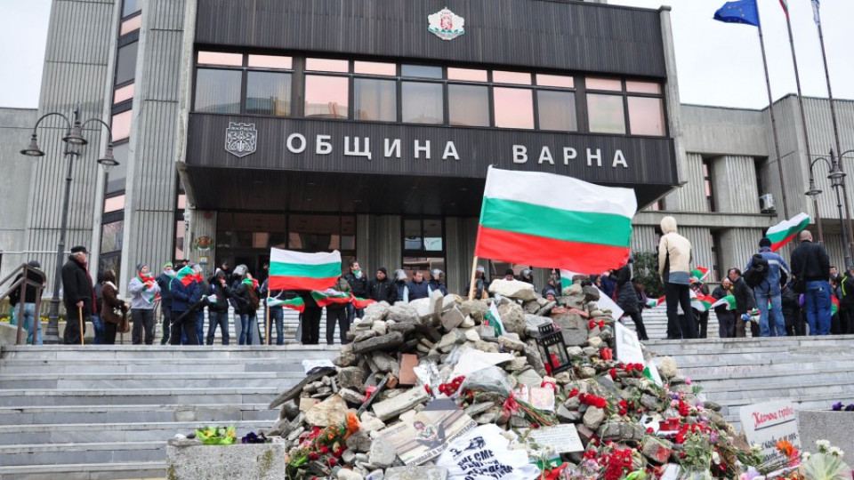 Общинари и капитан в битка за Варна | StandartNews.com