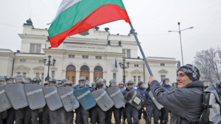 Улицата с комисия в парламента