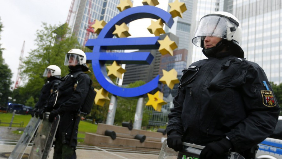 Протест блокира ЕЦБ и част от Франкфурт | StandartNews.com
