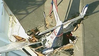 Пътнически самолет се разби в сграда във Вашингтон