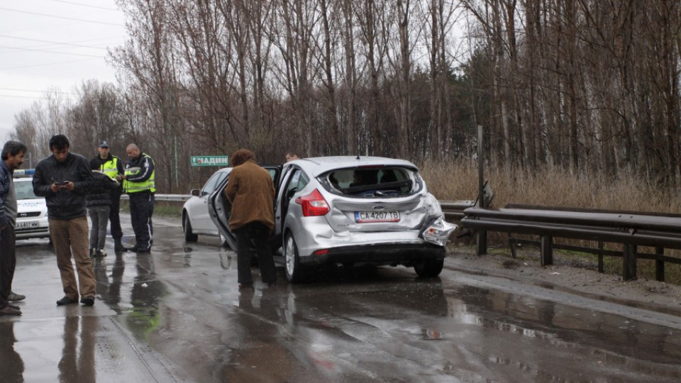 Кола катастрофира на пътя София- Петрохан | StandartNews.com
