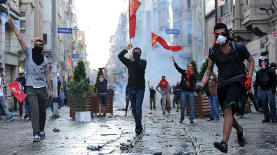 Турската полиция разпръсна протестиращи в Анкара | StandartNews.com